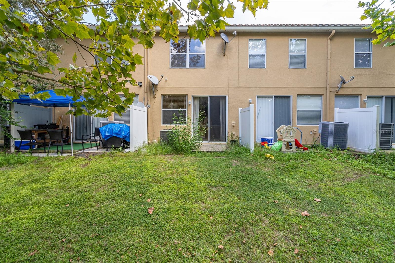 CRESTWYND BAY - Residential Lease