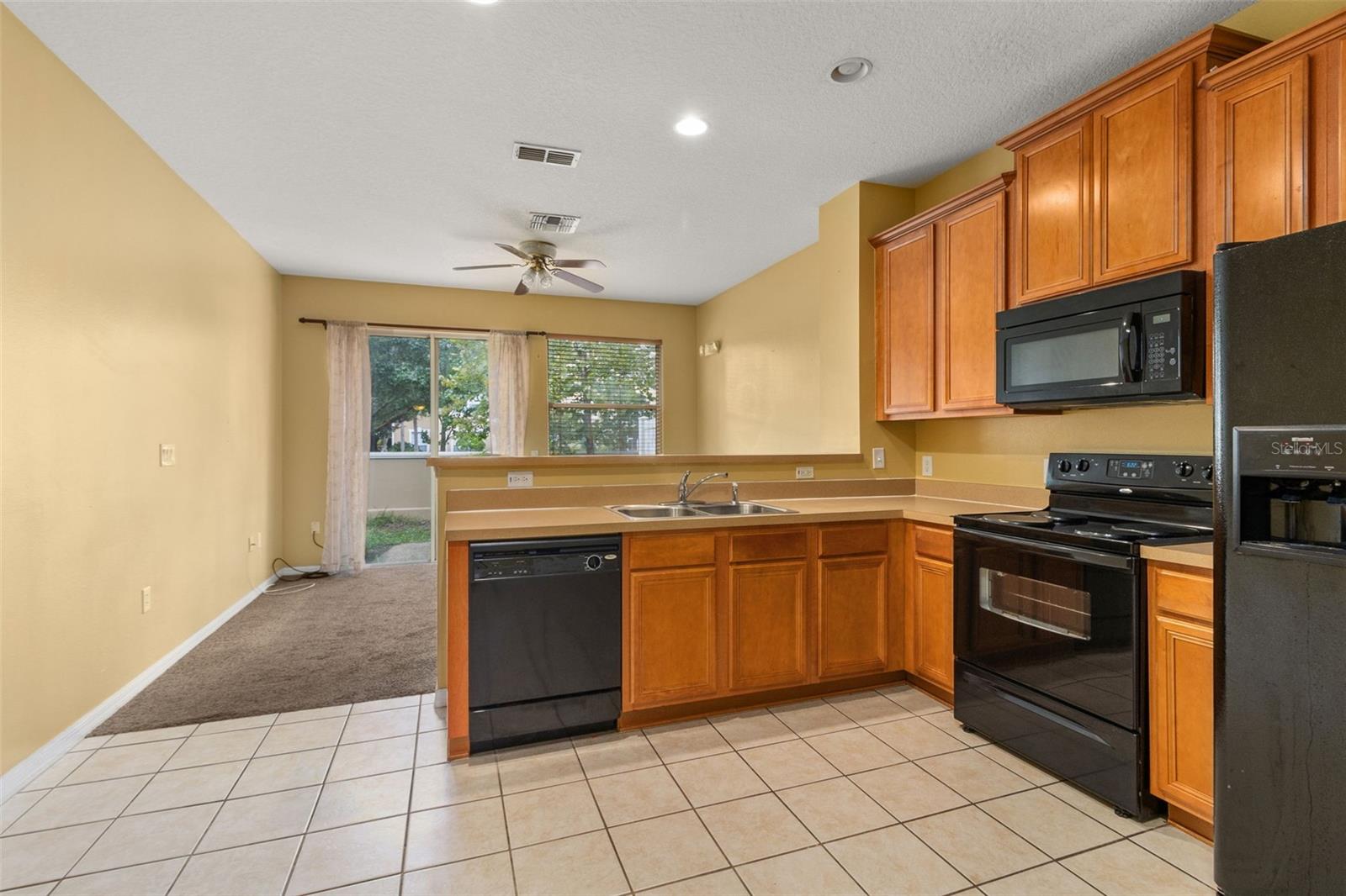 CRESTWYND BAY - Residential Lease