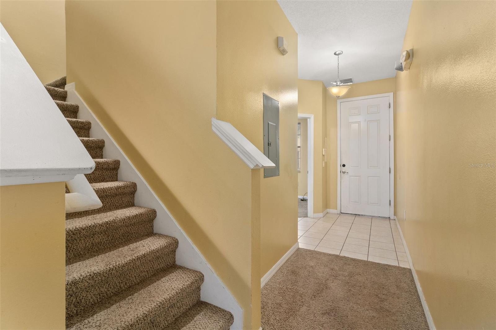 CRESTWYND BAY - Residential Lease