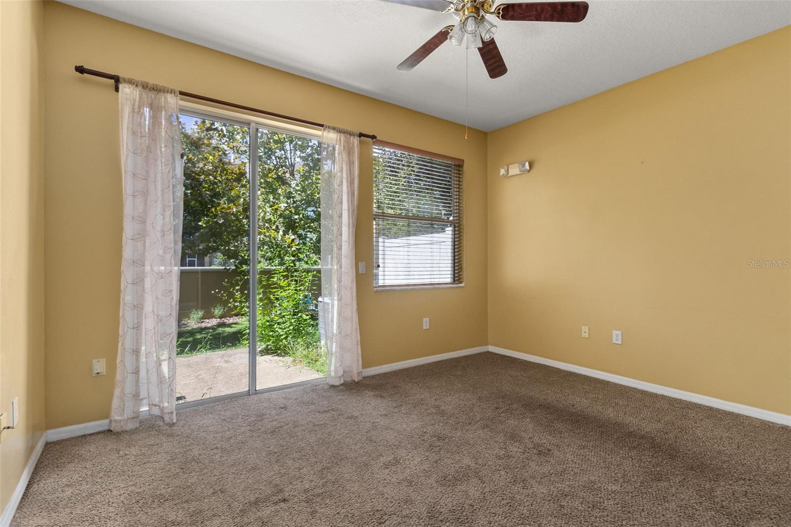 CRESTWYND BAY - Residential Lease