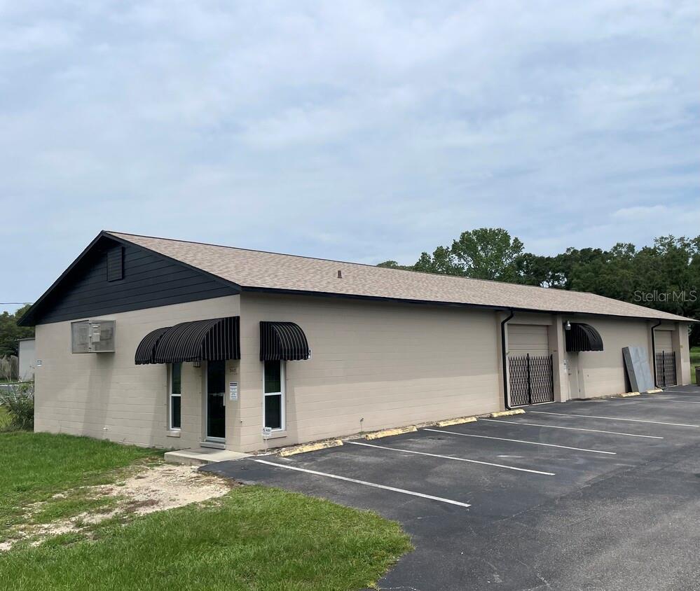 INDUSTRIAL HARDWARE DISTRIBUT - Commercial Lease