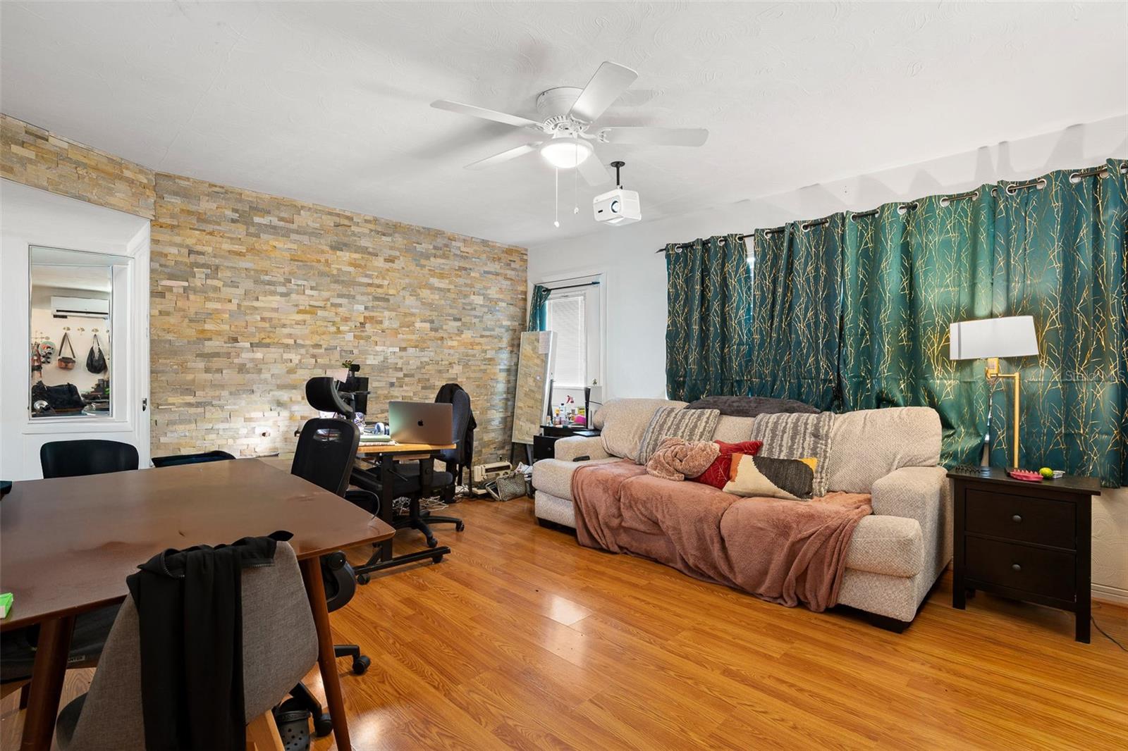 CLEVELAND GROVE - Residential