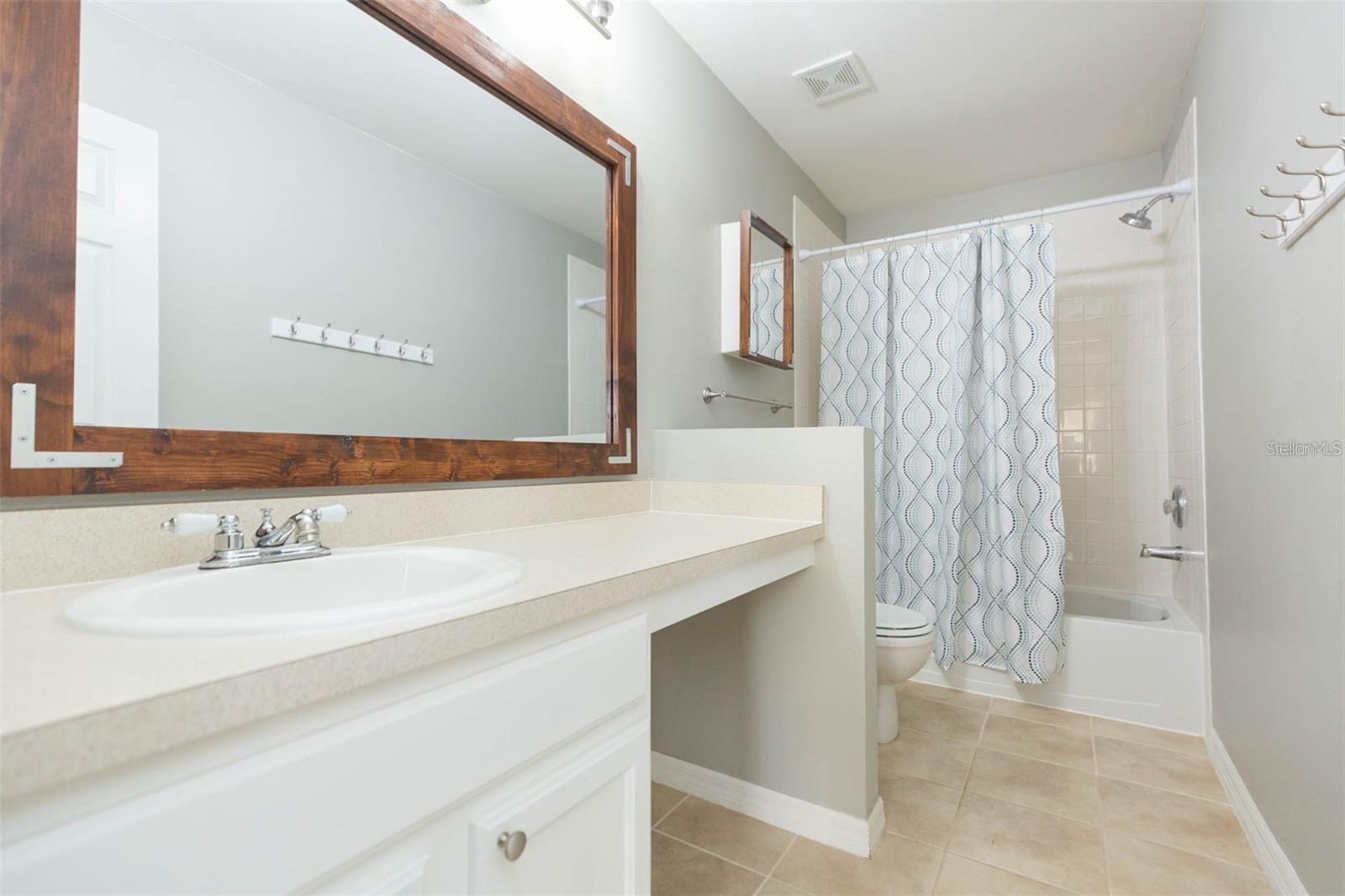 EDGEWATER AT GRAND OAKS PH 01 - Residential Lease