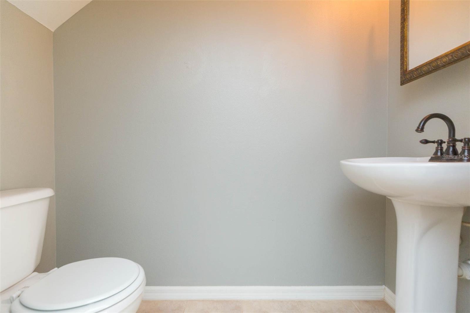 EDGEWATER AT GRAND OAKS PH 01 - Residential Lease