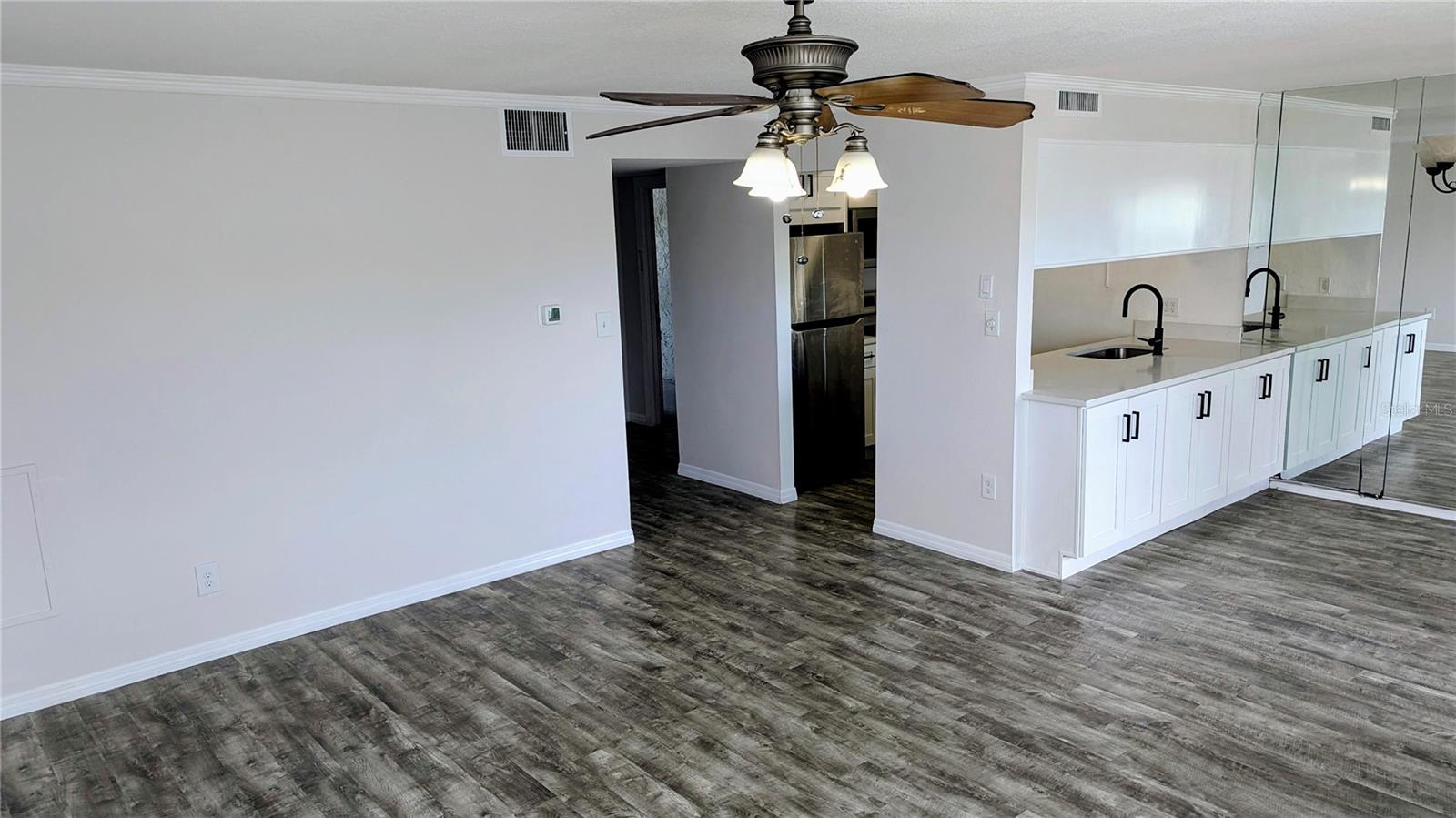 TWIN LAKES VILLAGE CONDO 04 - Residential