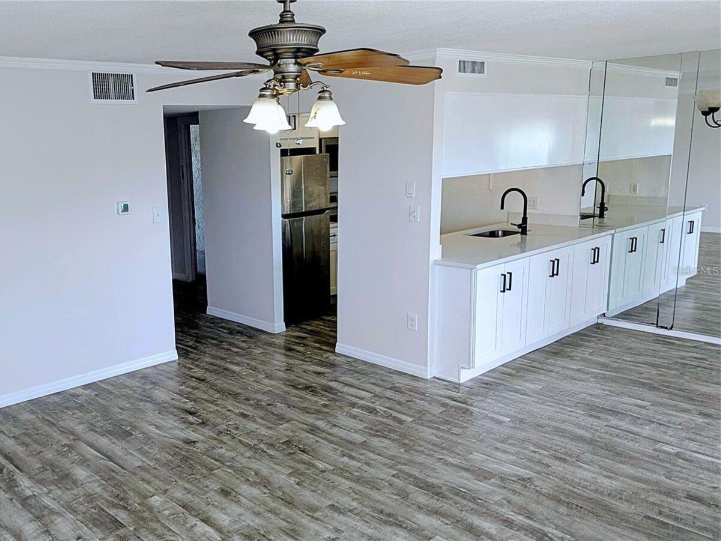 TWIN LAKES VILLAGE CONDO 04 - Residential