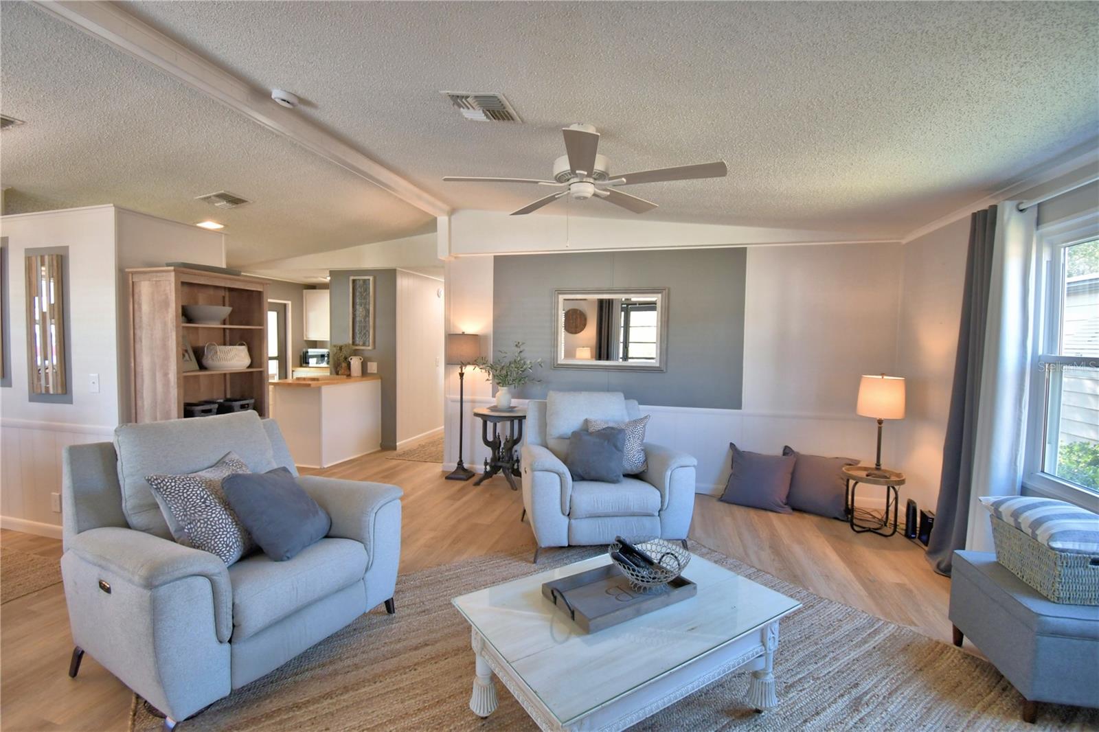 COLONNADES PH 01 - Residential