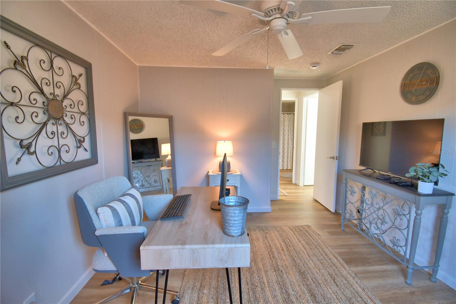 COLONNADES PH 01 - Residential