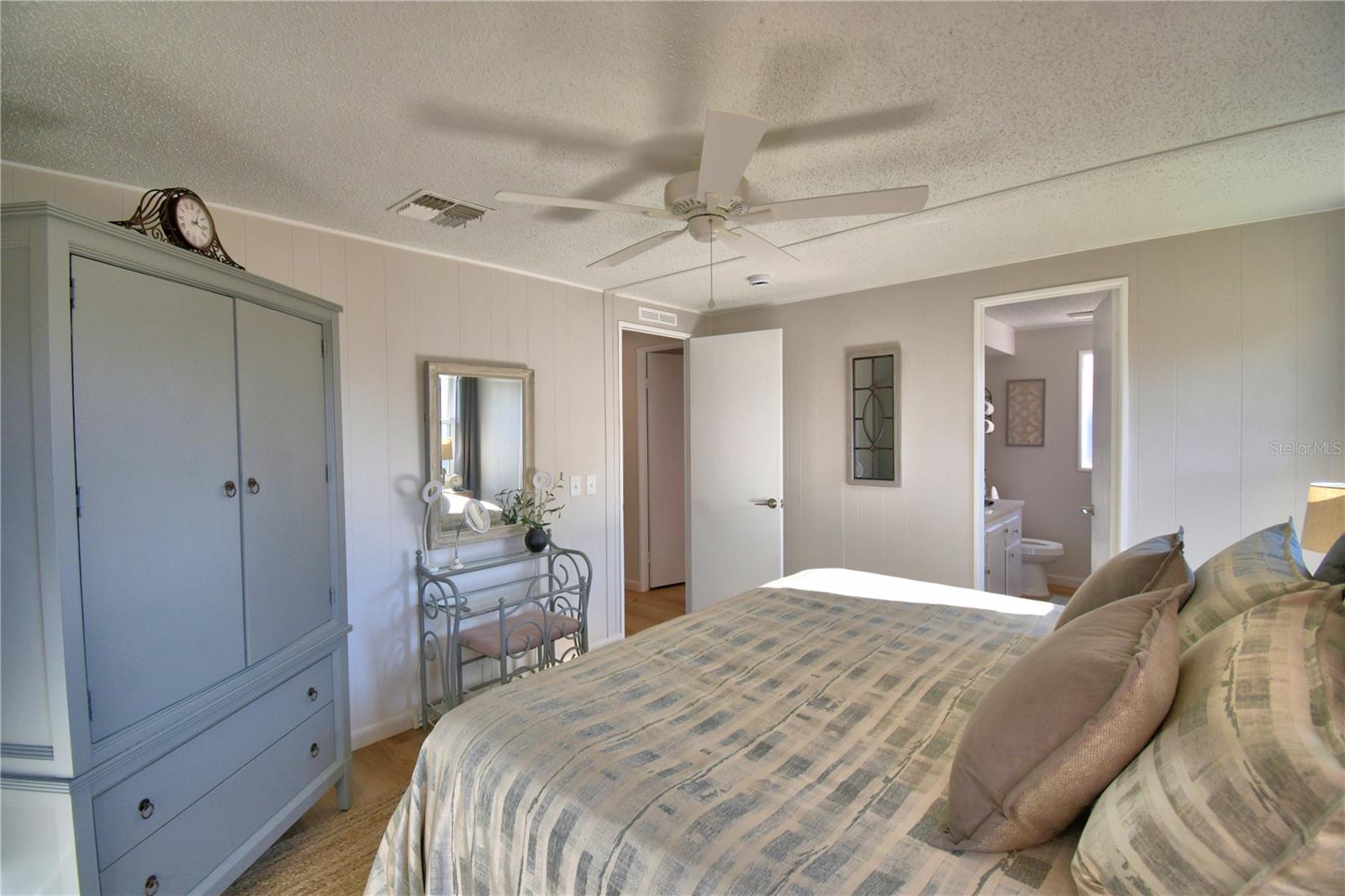 COLONNADES PH 01 - Residential