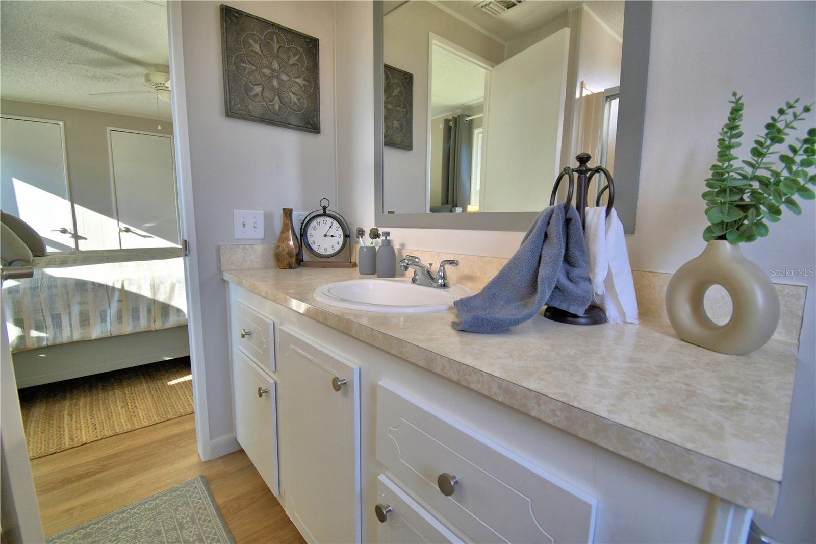 COLONNADES PH 01 - Residential