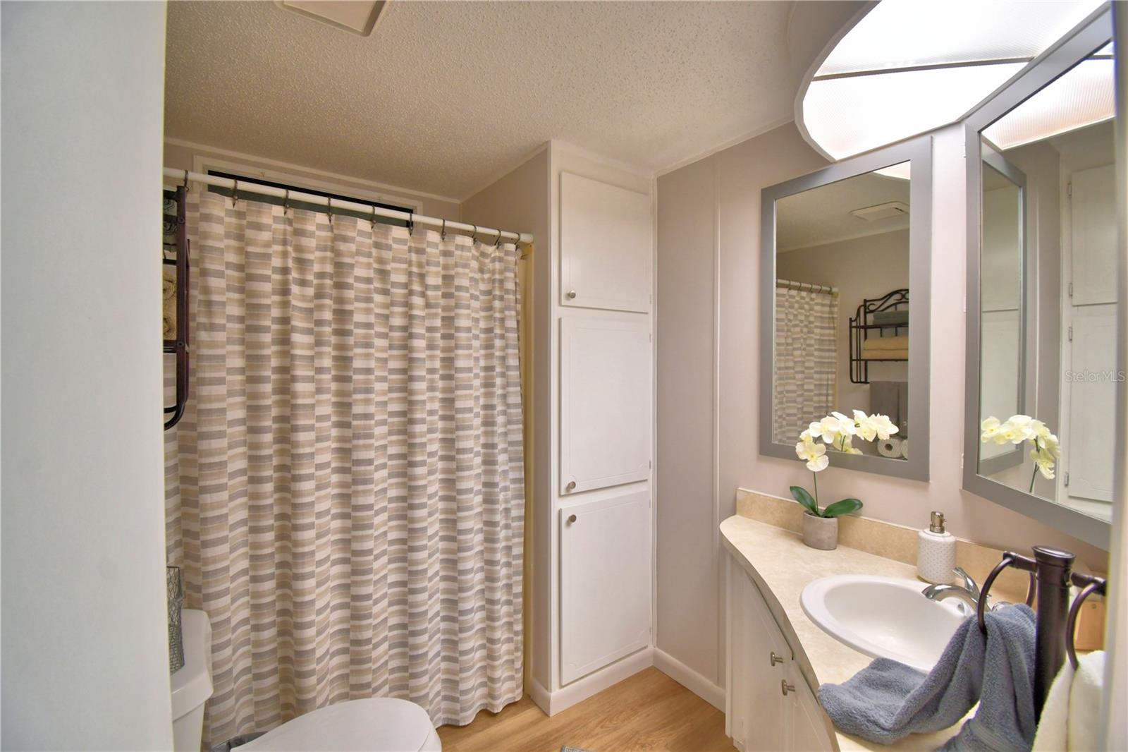 COLONNADES PH 01 - Residential