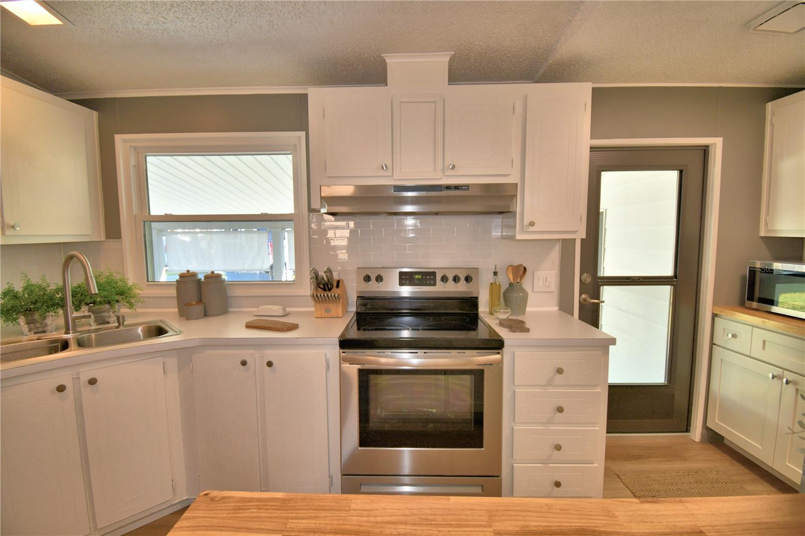 COLONNADES PH 01 - Residential