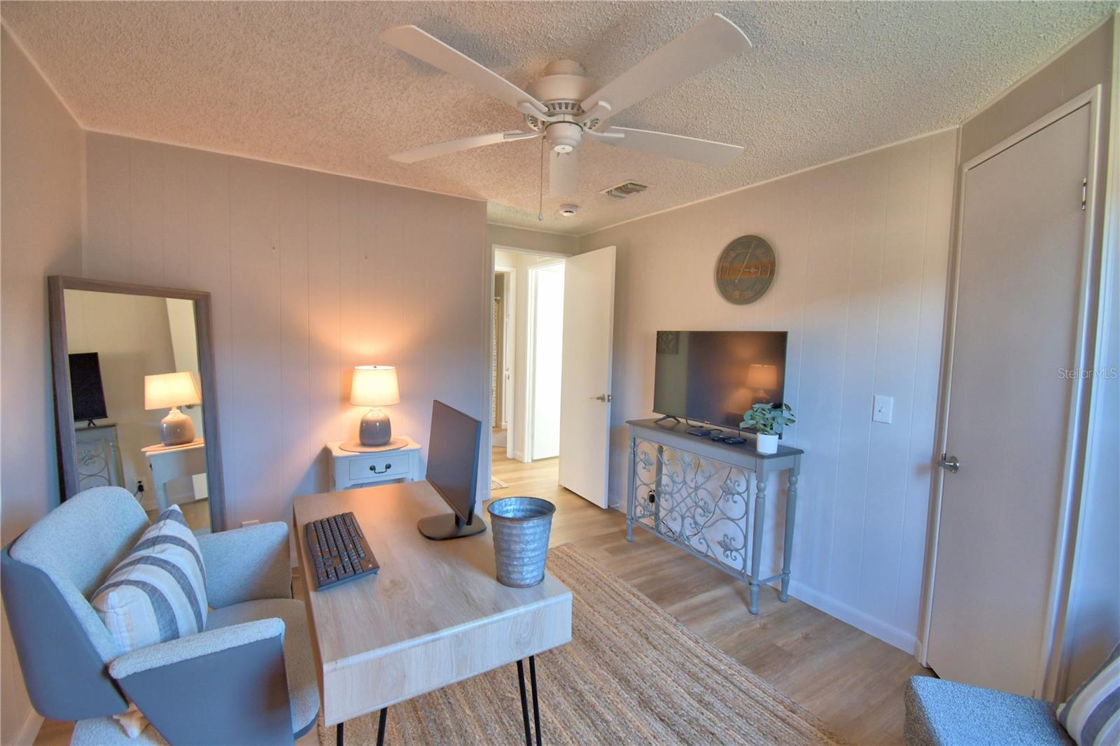 COLONNADES PH 01 - Residential