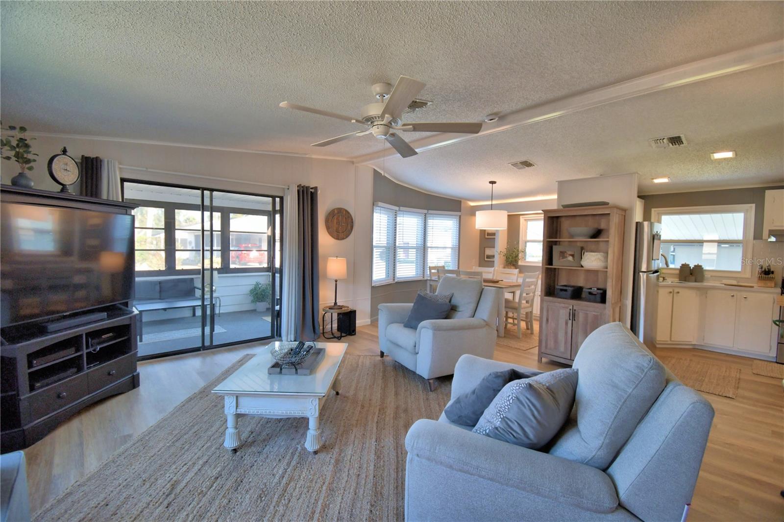 COLONNADES PH 01 - Residential