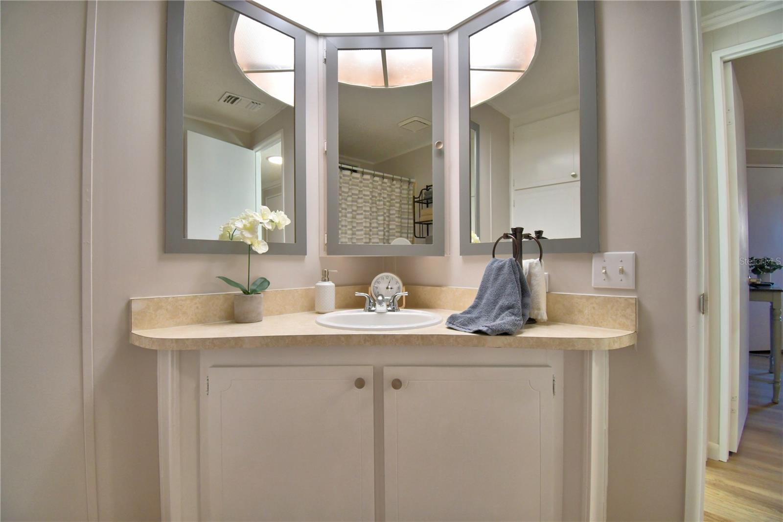 COLONNADES PH 01 - Residential