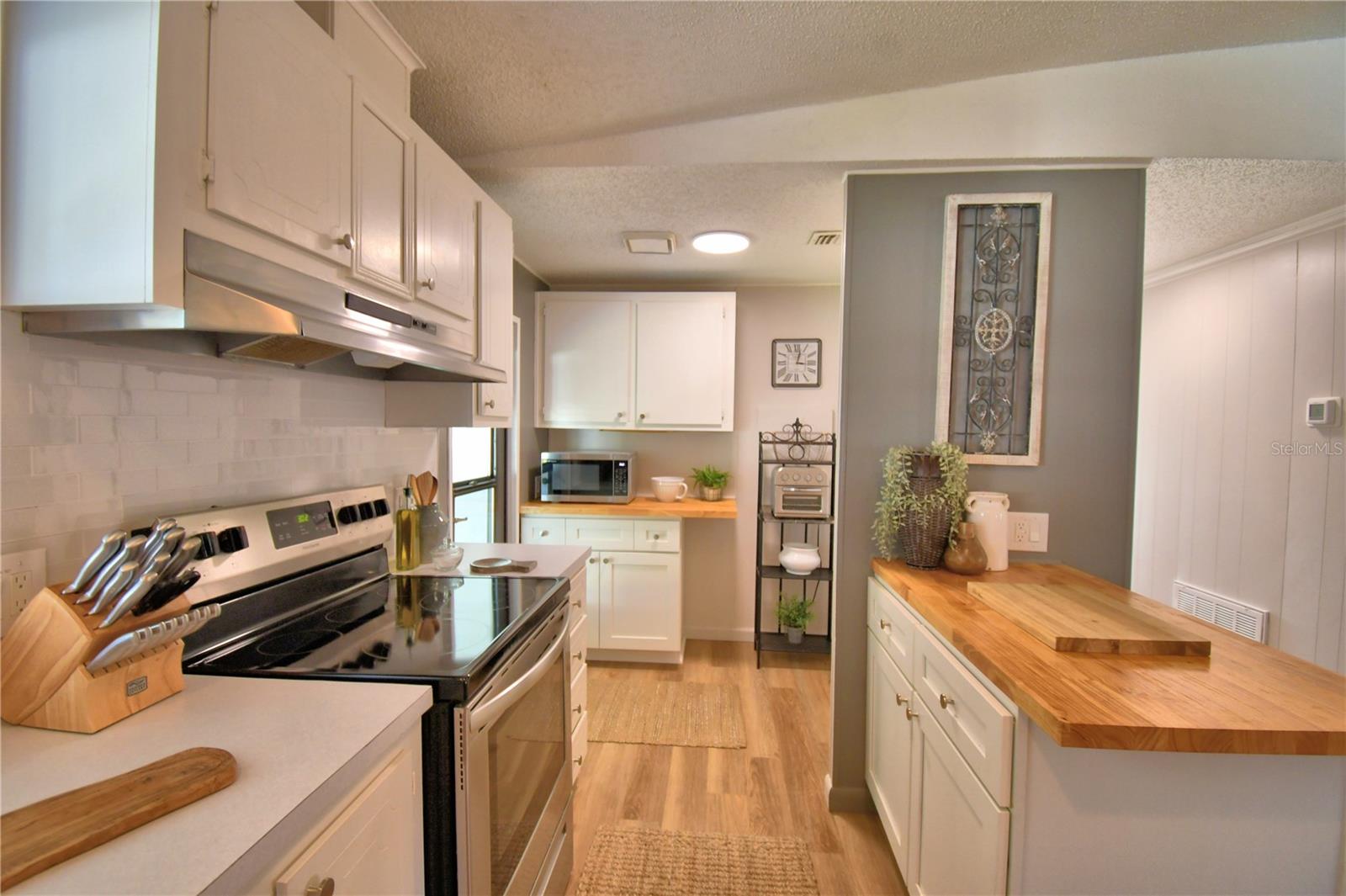 COLONNADES PH 01 - Residential