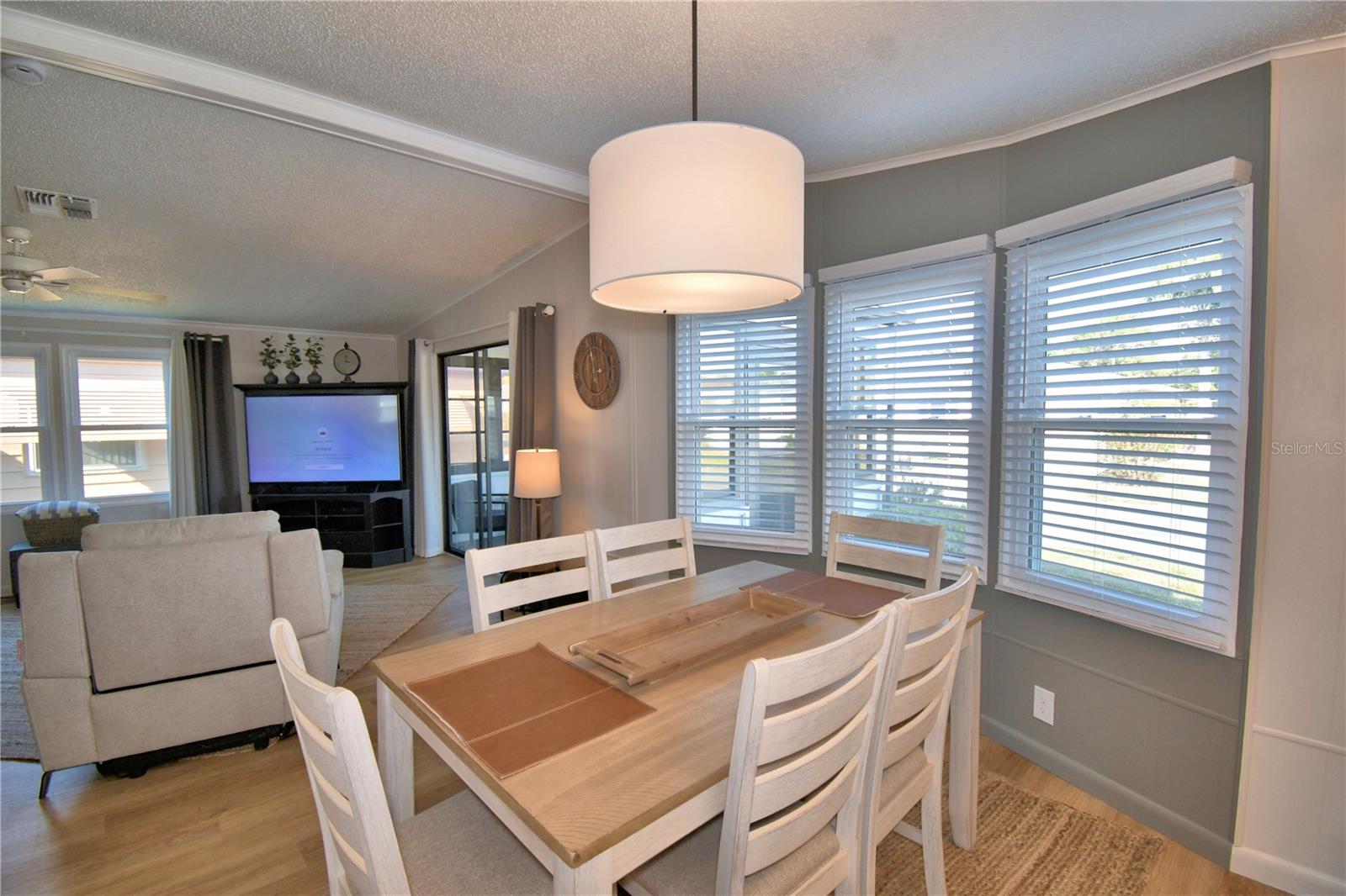 COLONNADES PH 01 - Residential