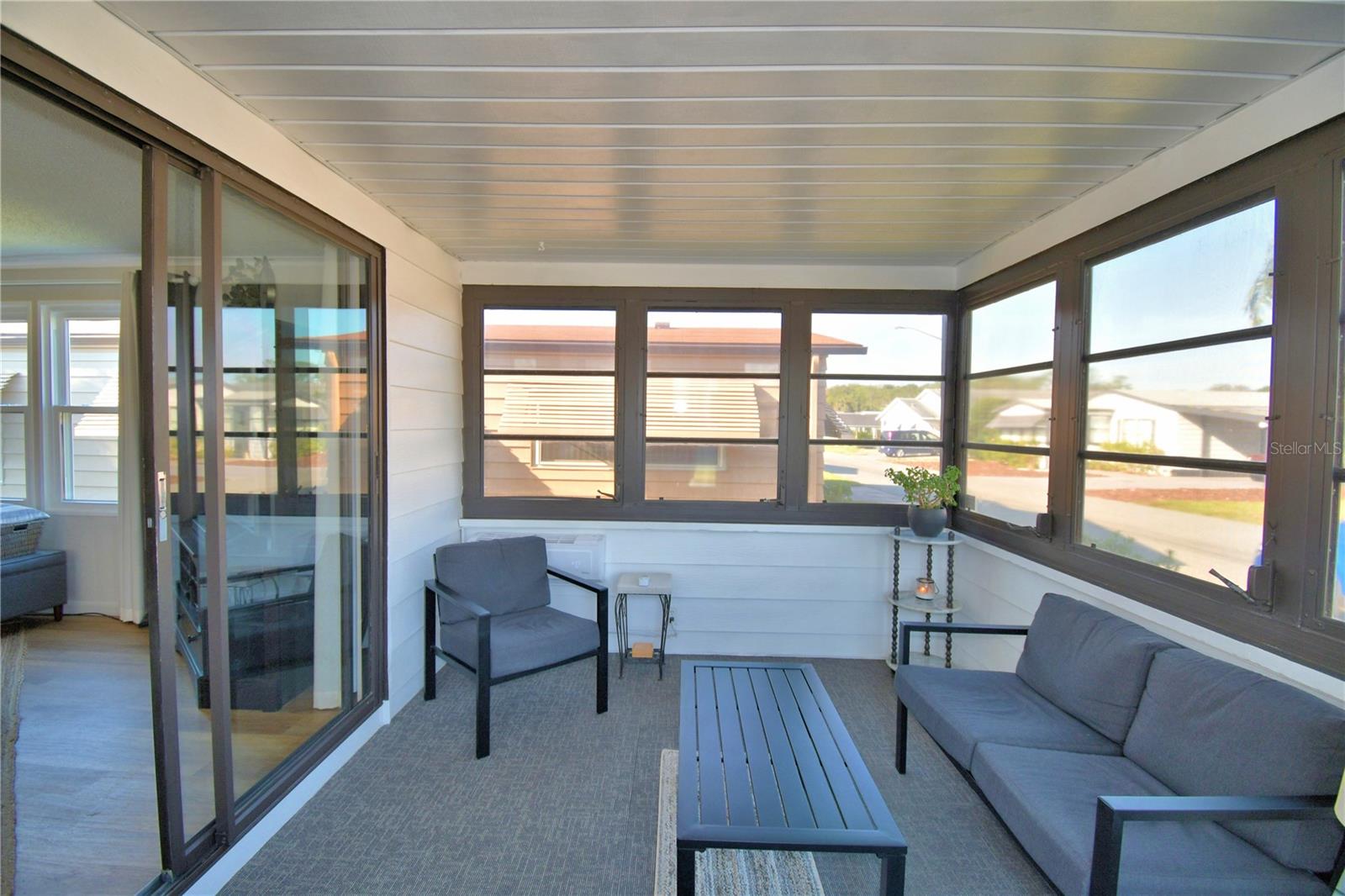 COLONNADES PH 01 - Residential