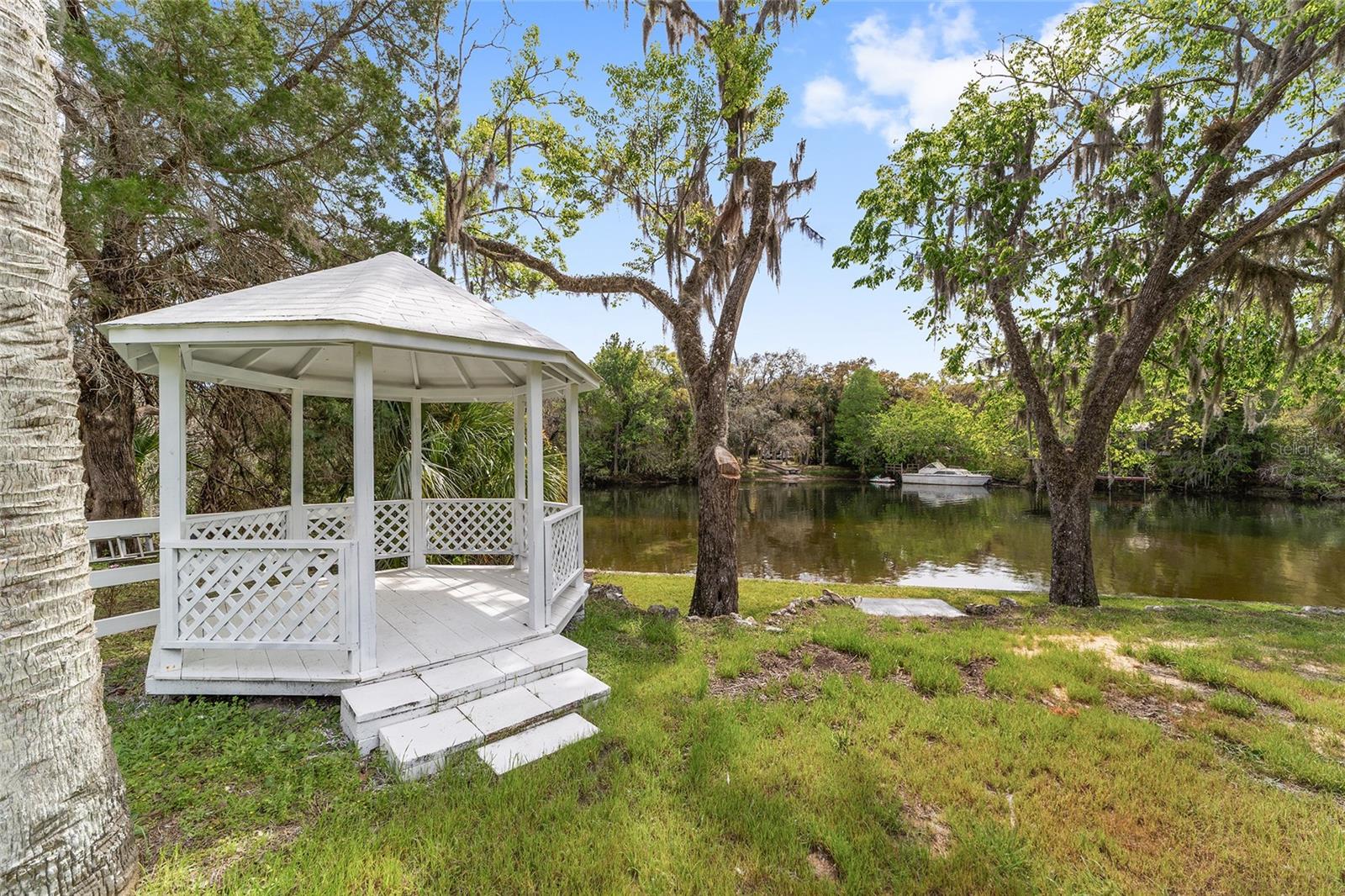 GARDEN MALL UNREC - Residential