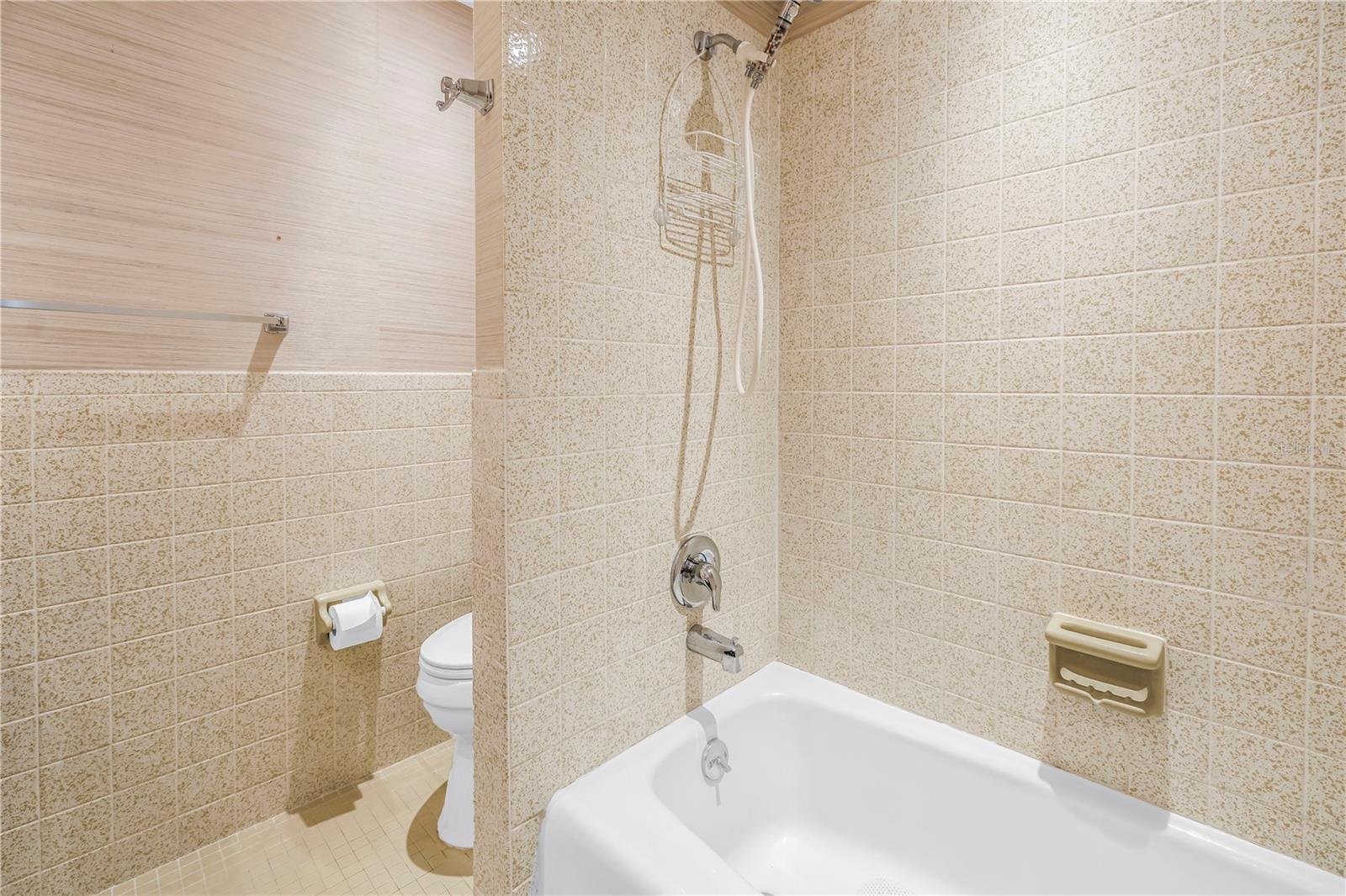 SHORE TOWERS BUILDING - Residential