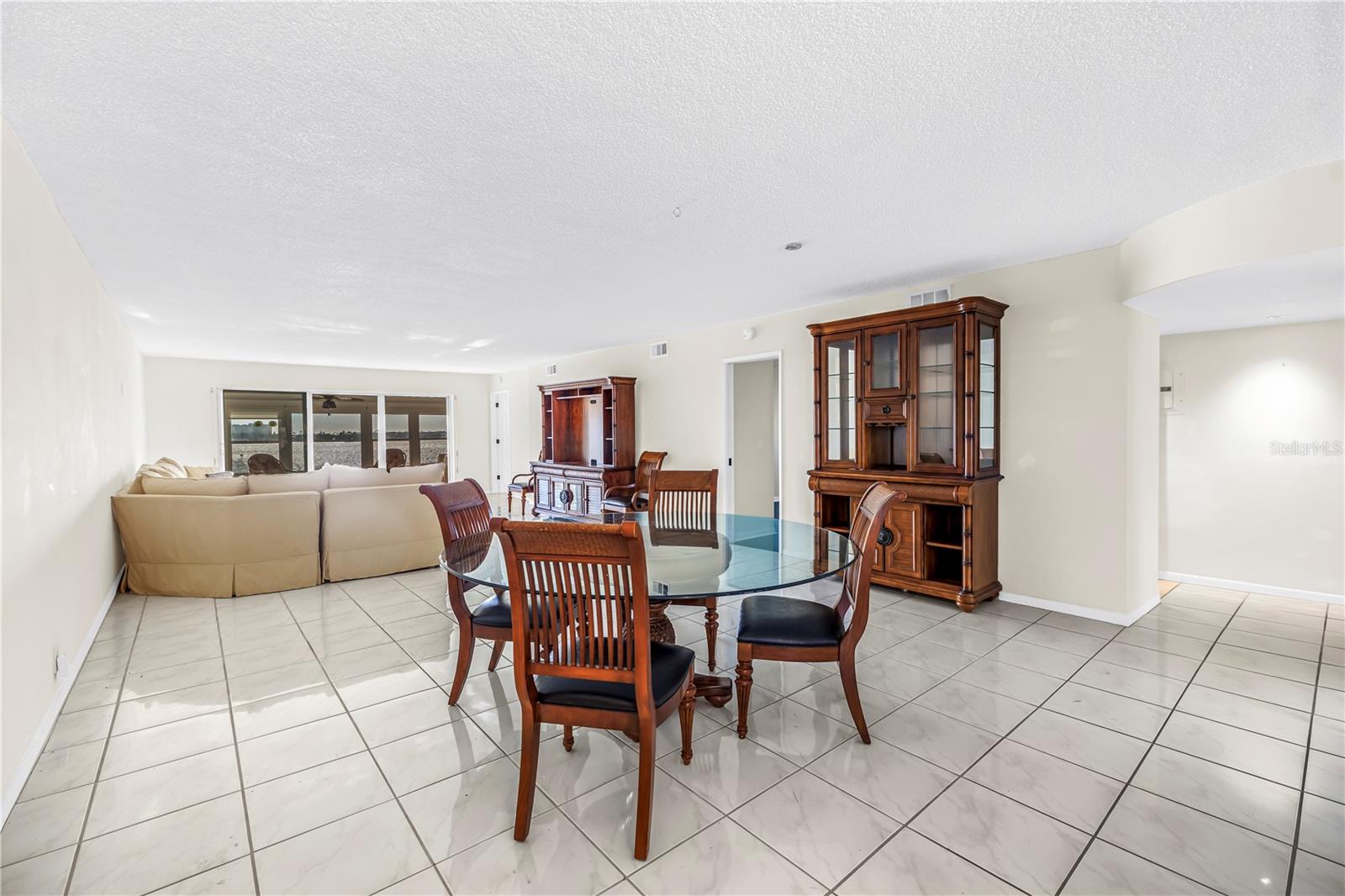 1868 SHORE DRIVE S 514