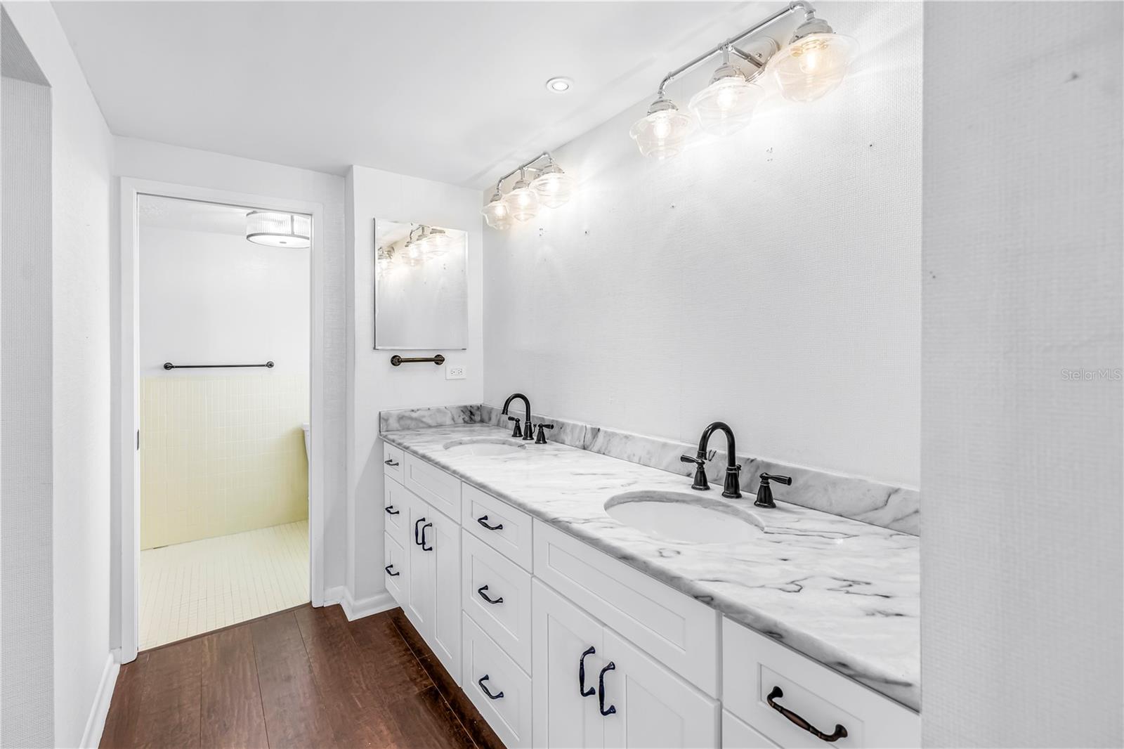 SHORE TOWERS BUILDING - Residential