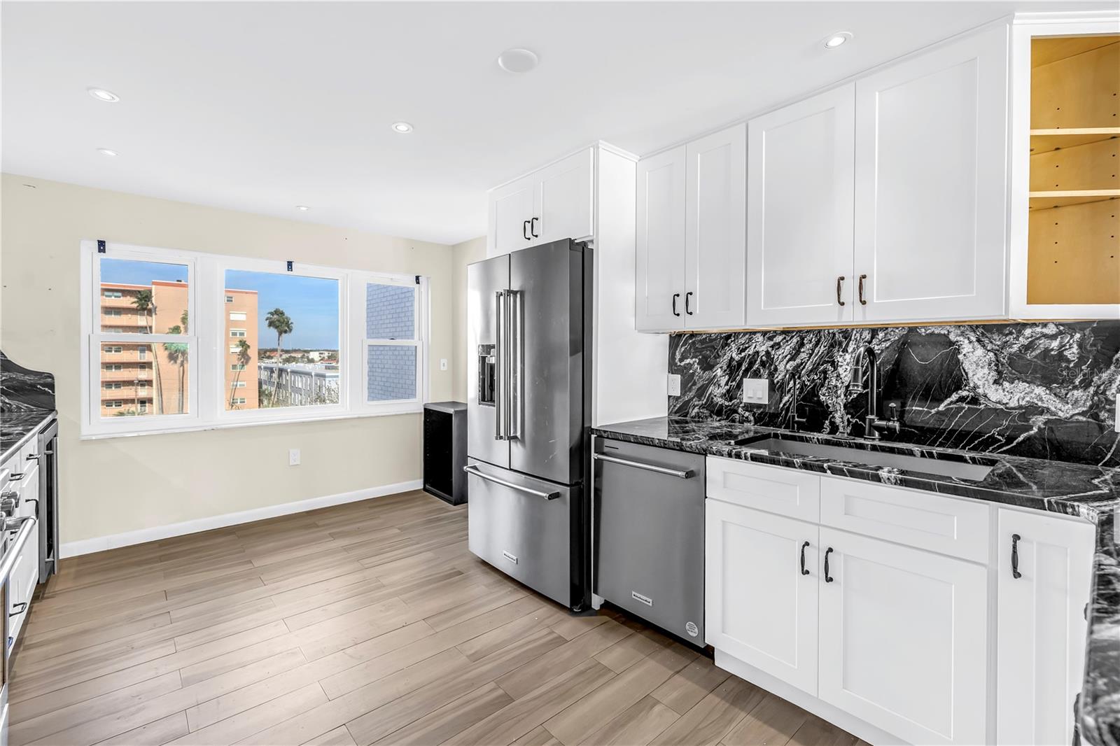 SHORE TOWERS BUILDING - Residential