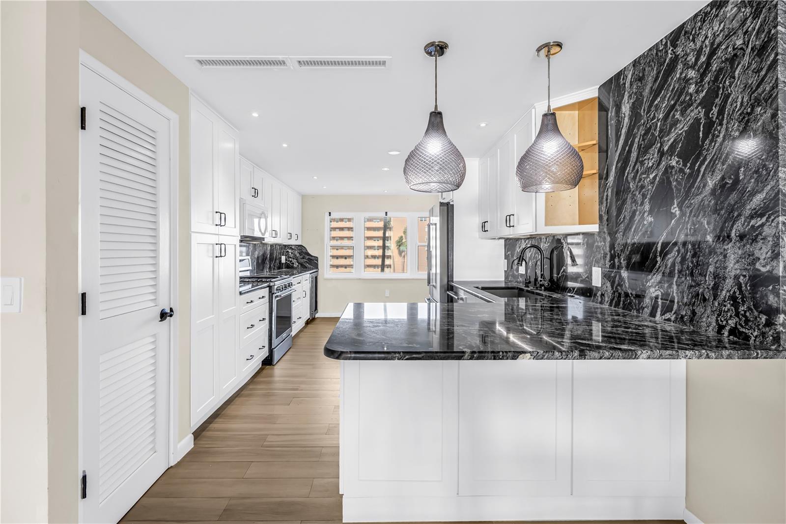 SHORE TOWERS BUILDING - Residential