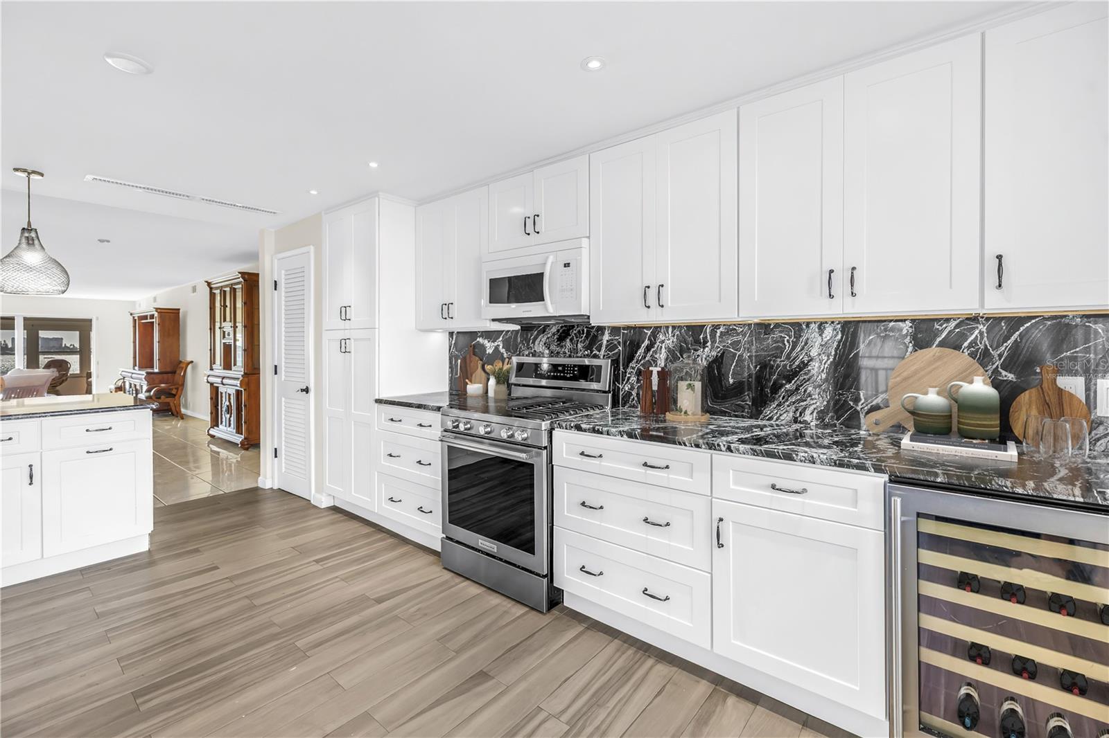 SHORE TOWERS BUILDING - Residential