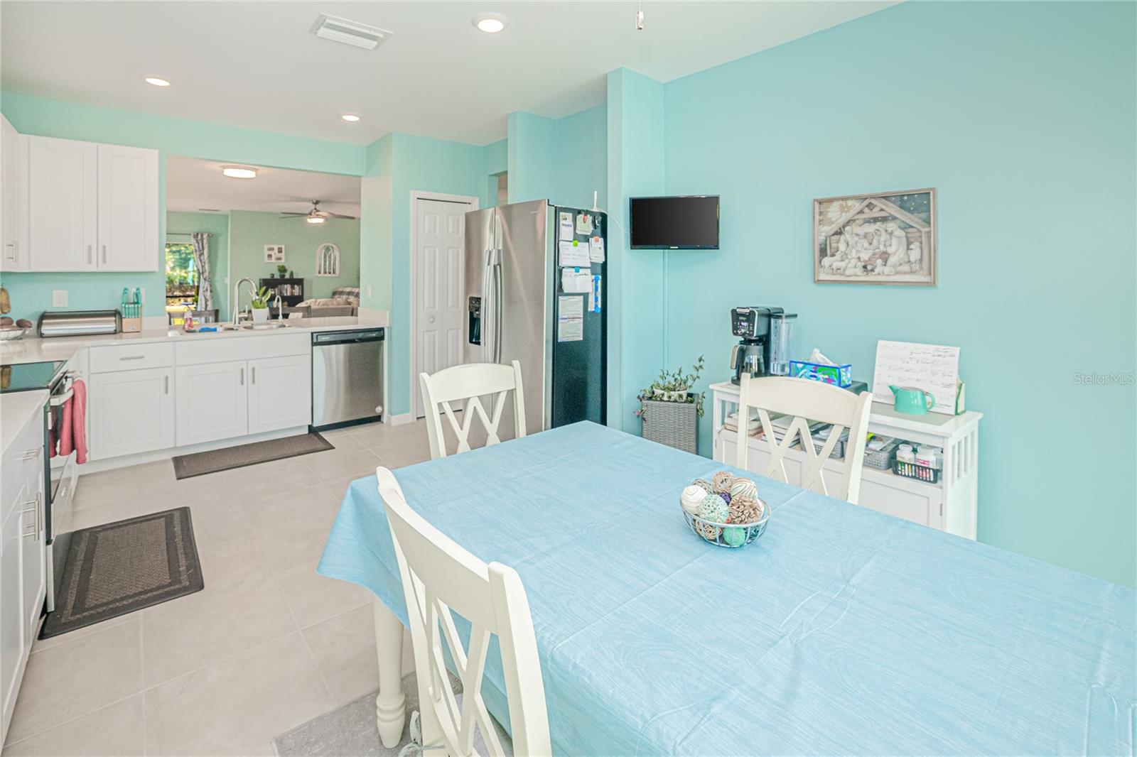 25292 E LENOX CIRCLE