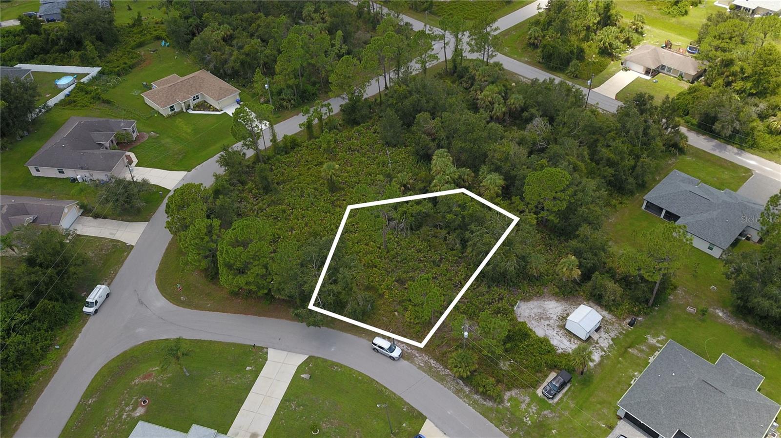 Beautiful large lot located in a quiet area of North Port, this lot is ready for the home of your dreams! Close proximity to all the great amenities the city has to offer such as shopping, entertainment, restaurants, and much more! Great area for the avid outdoorsman or nature lovers alike! World-class fishing, golfing, beaches, beautiful rivers and so much more! come get your piece of Florida dreamland, they aren't making anymore!
FLOOD ZONE X