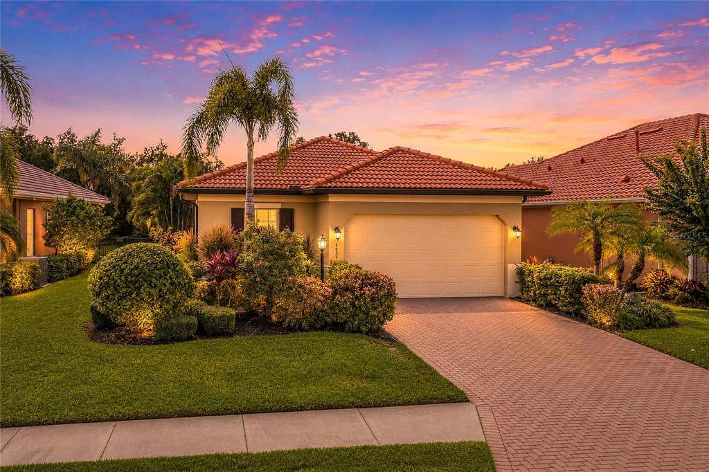 Photo of 4629 Royal Dornoch Circle, Bradenton, FL 34211 (MLS # A4702648)
