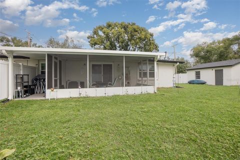 A home in AUBURNDALE