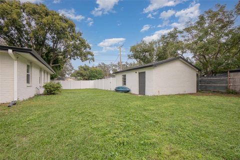 A home in AUBURNDALE