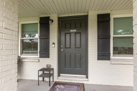 A home in AUBURNDALE