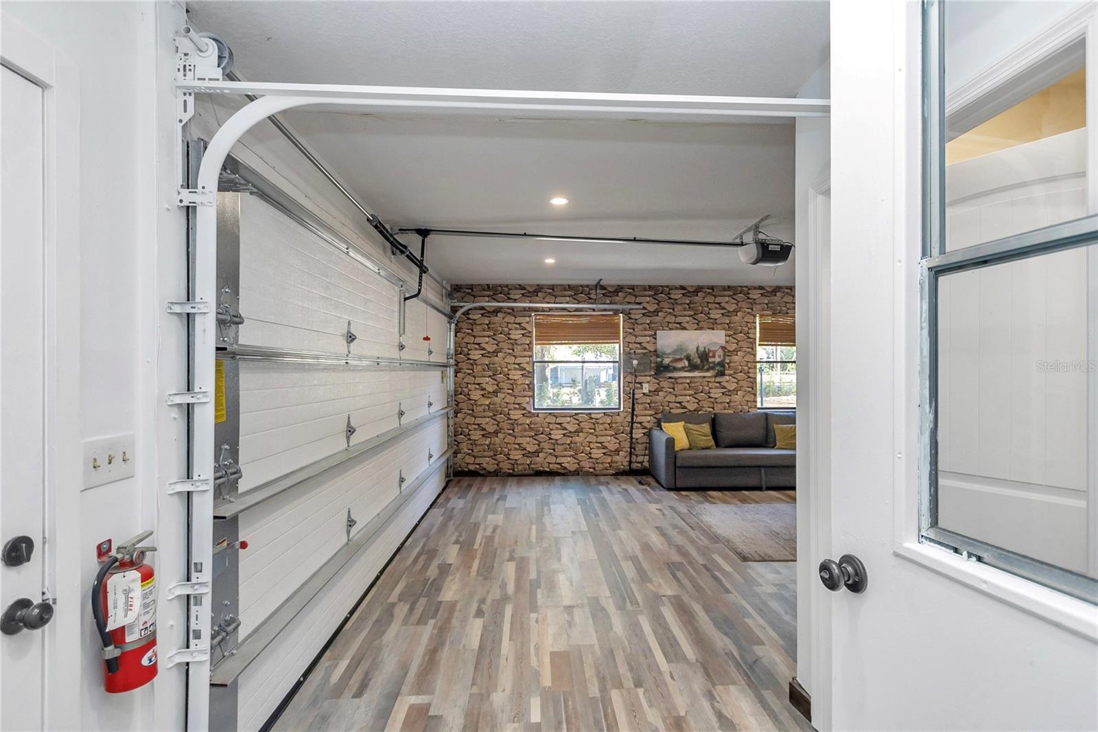 RAINBOW LAKES ESTATE SEC B - Residential