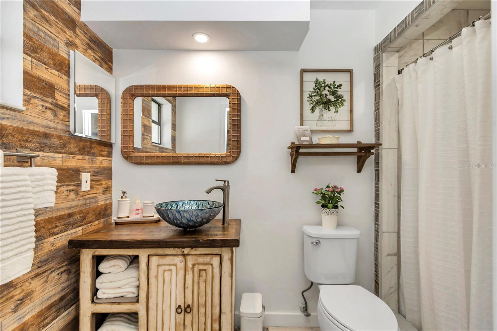 RAINBOW LAKES ESTATE SEC B - Residential