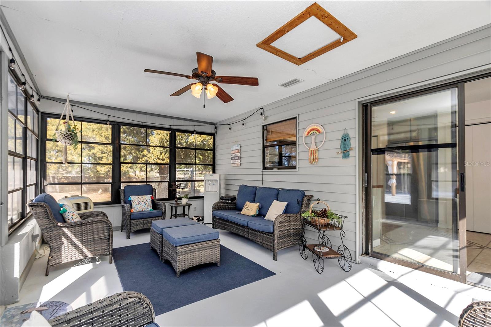 RAINBOW LAKES ESTATE SEC B - Residential