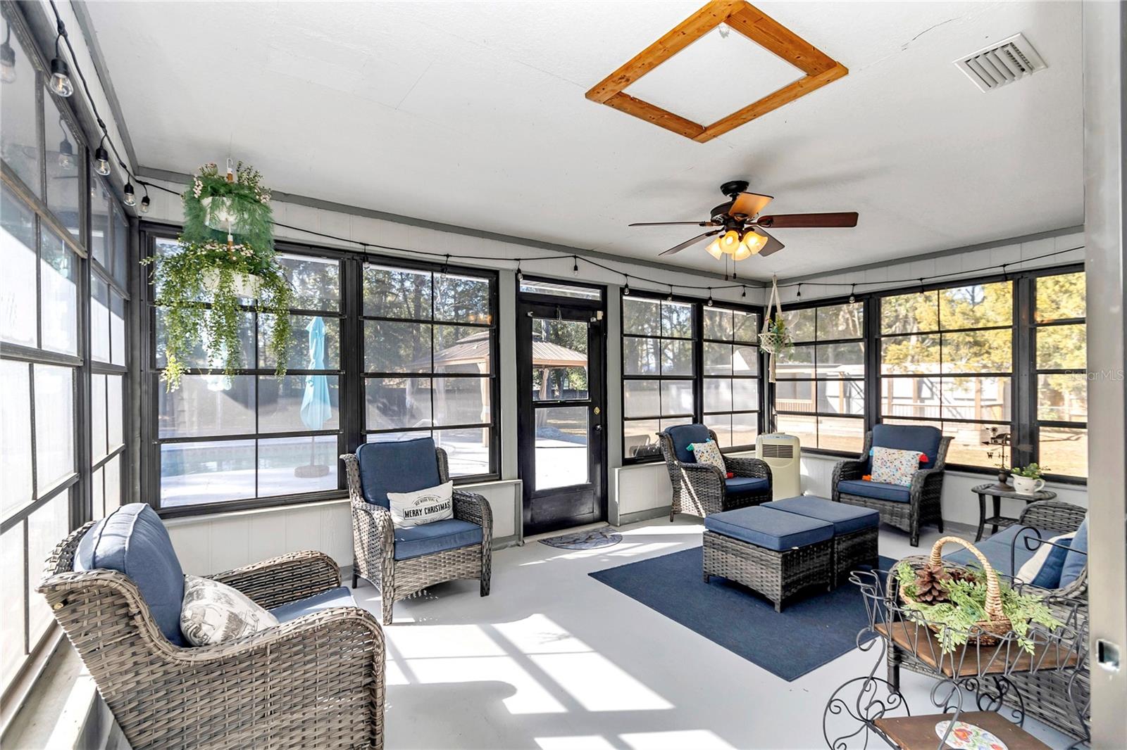 RAINBOW LAKES ESTATE SEC B - Residential