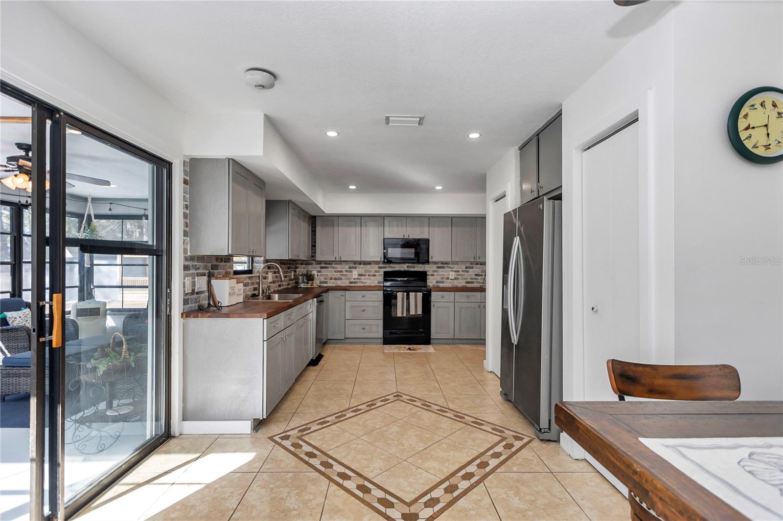 RAINBOW LAKES ESTATE SEC B - Residential