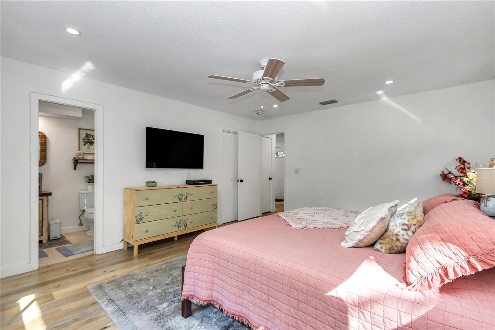 RAINBOW LAKES ESTATE SEC B - Residential