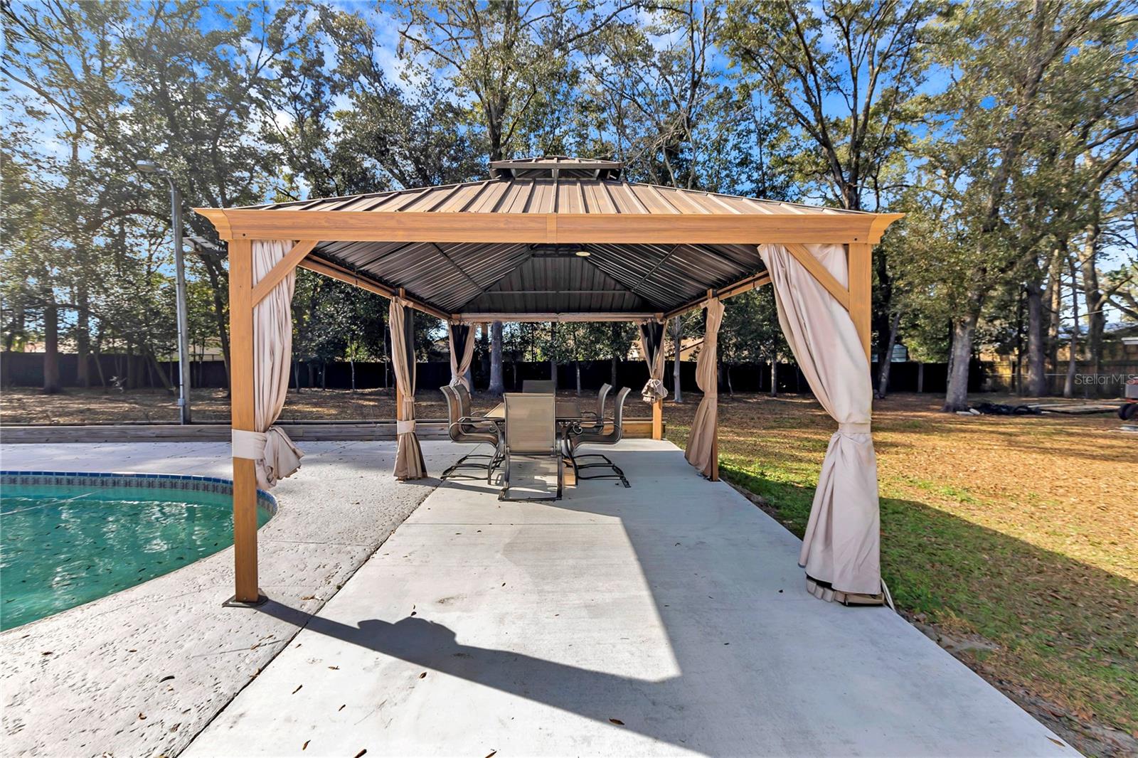 RAINBOW LAKES ESTATE SEC B - Residential