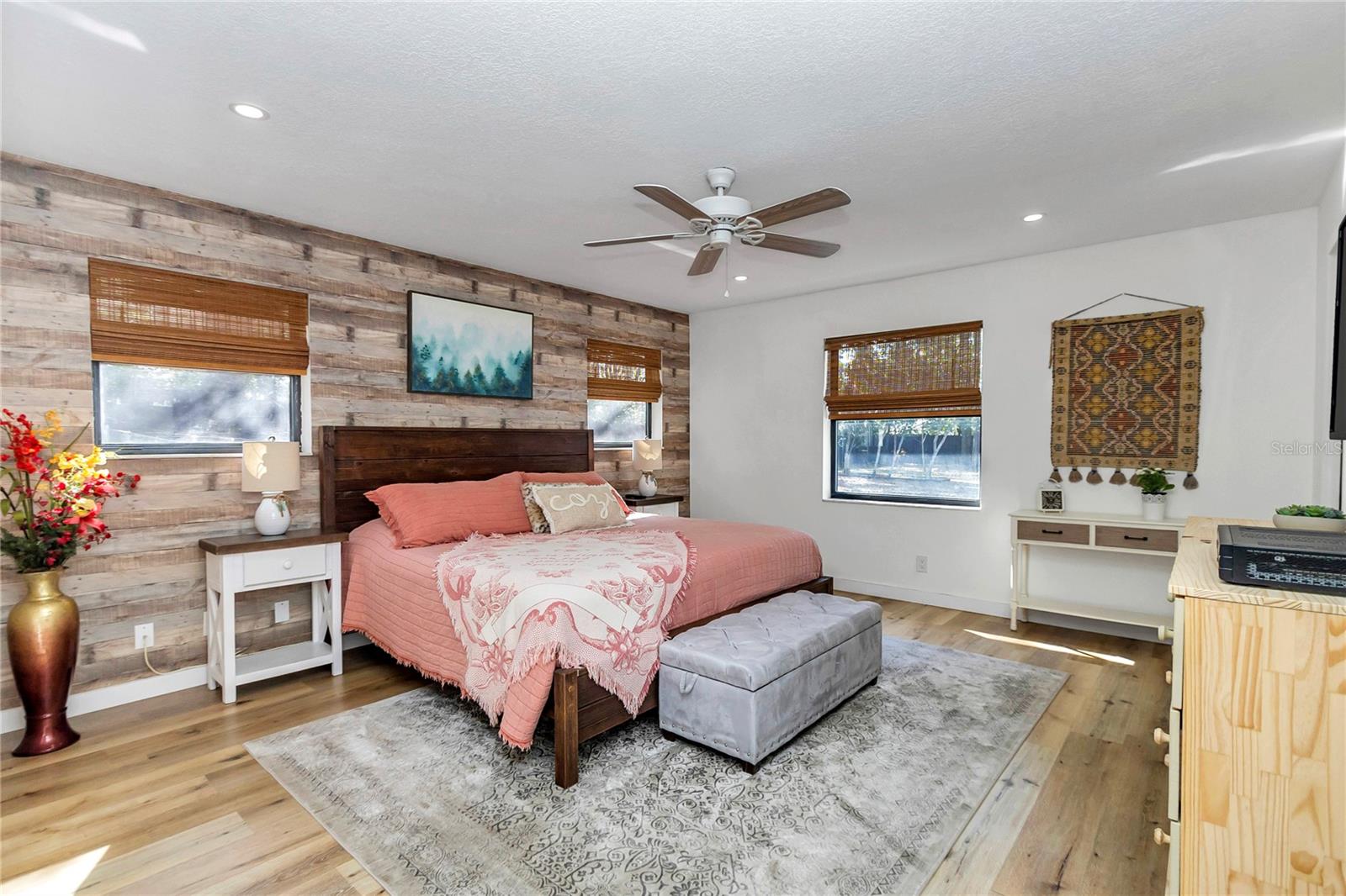 RAINBOW LAKES ESTATE SEC B - Residential