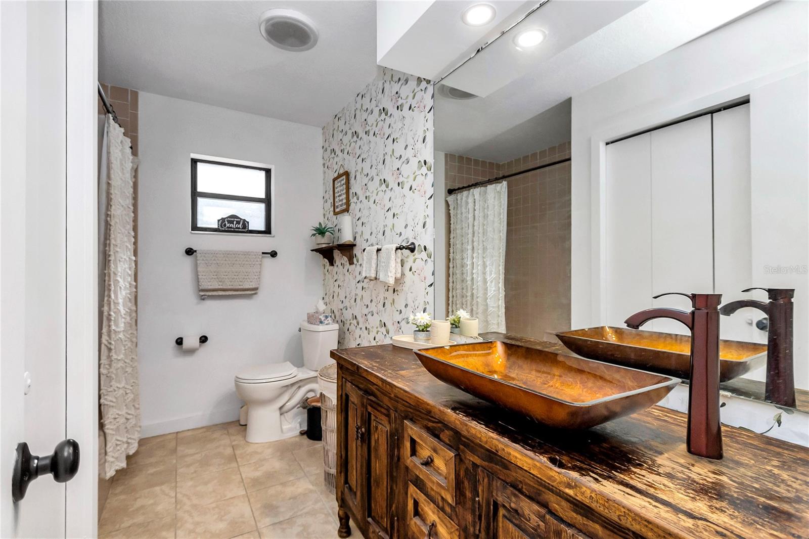 RAINBOW LAKES ESTATE SEC B - Residential