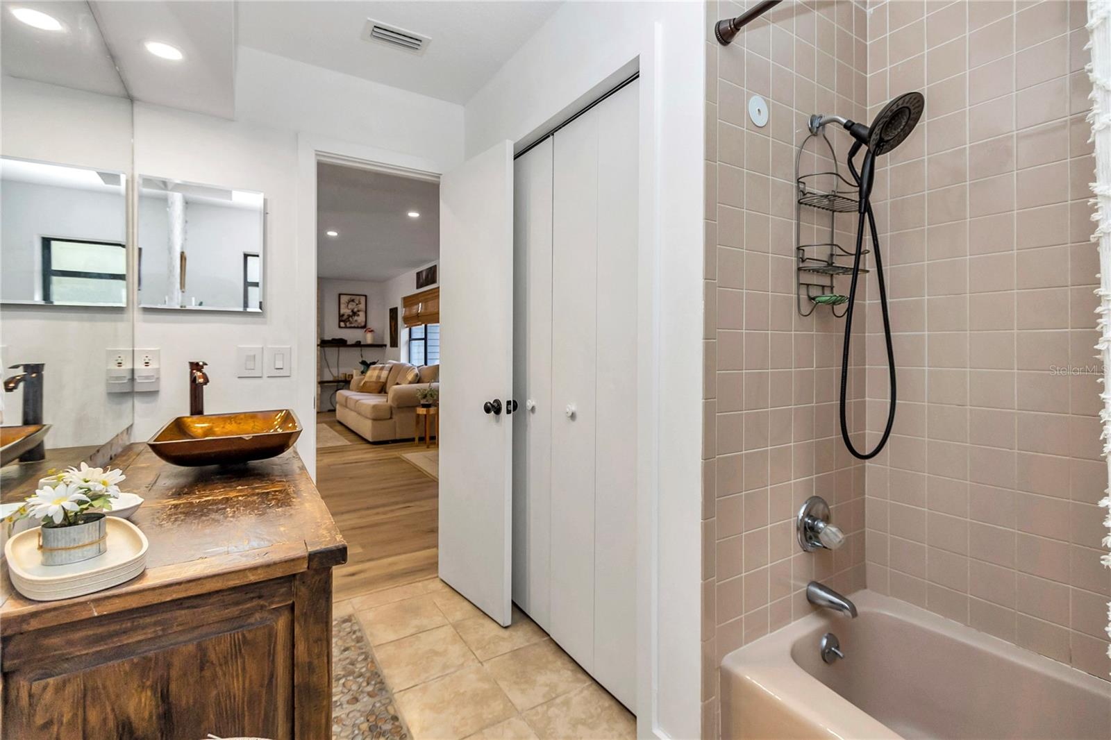 RAINBOW LAKES ESTATE SEC B - Residential