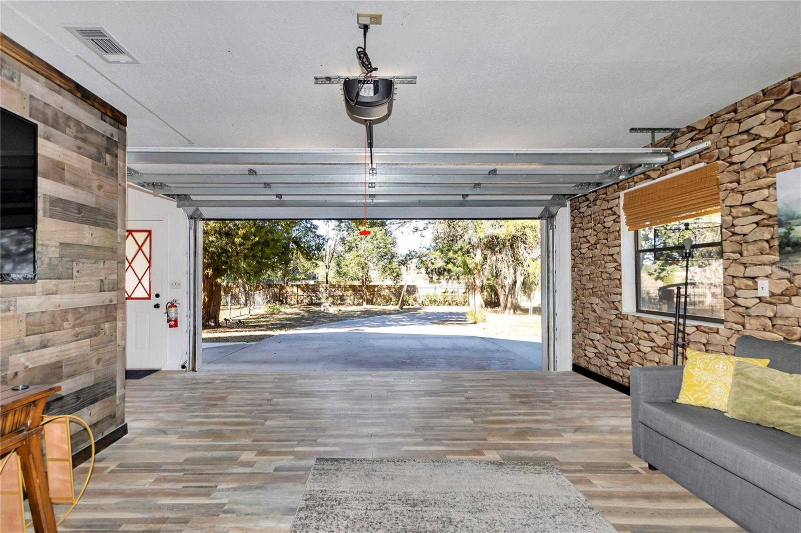 RAINBOW LAKES ESTATE SEC B - Residential