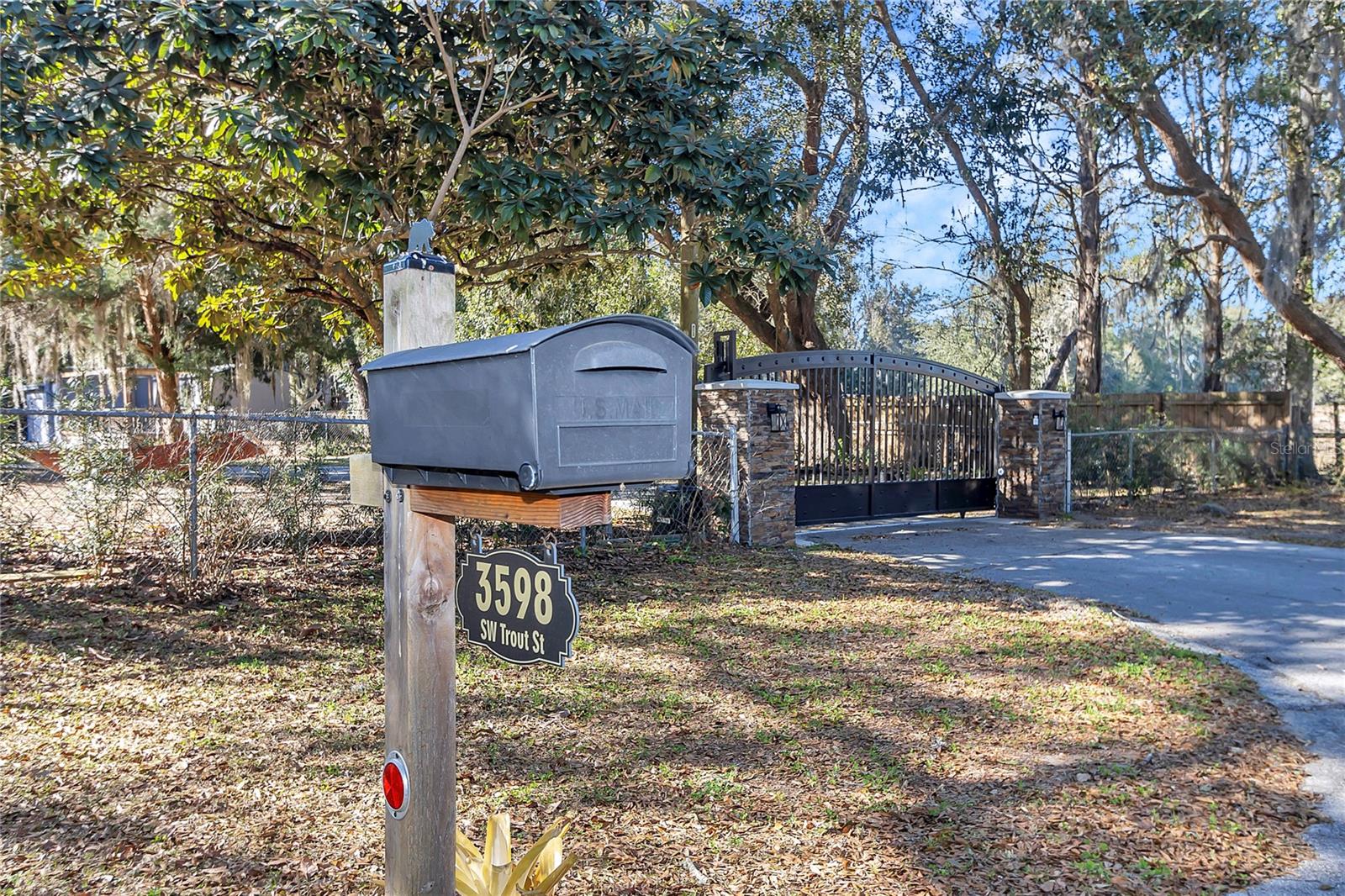 RAINBOW LAKES ESTATE SEC B - Residential