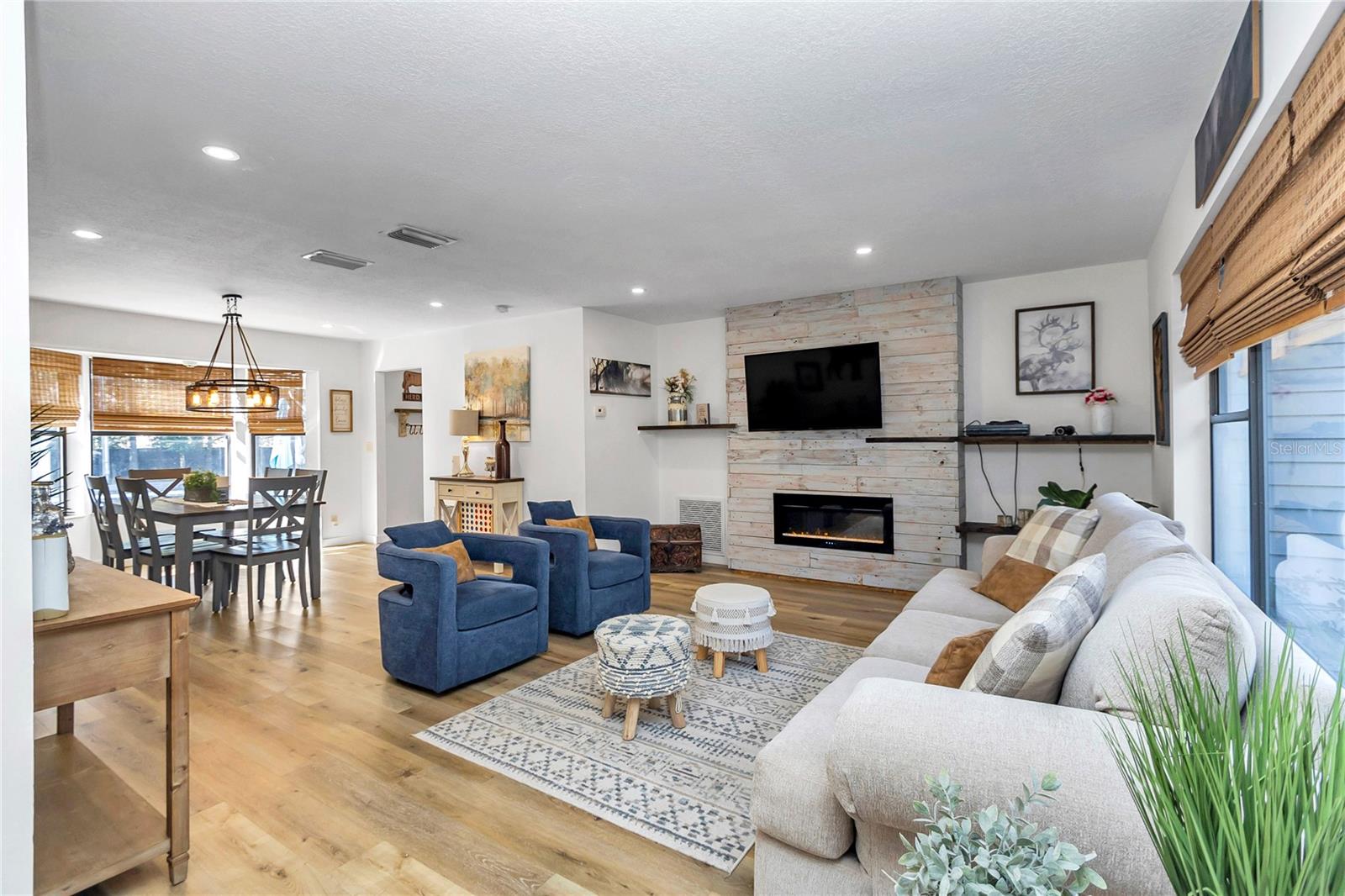 RAINBOW LAKES ESTATE SEC B - Residential