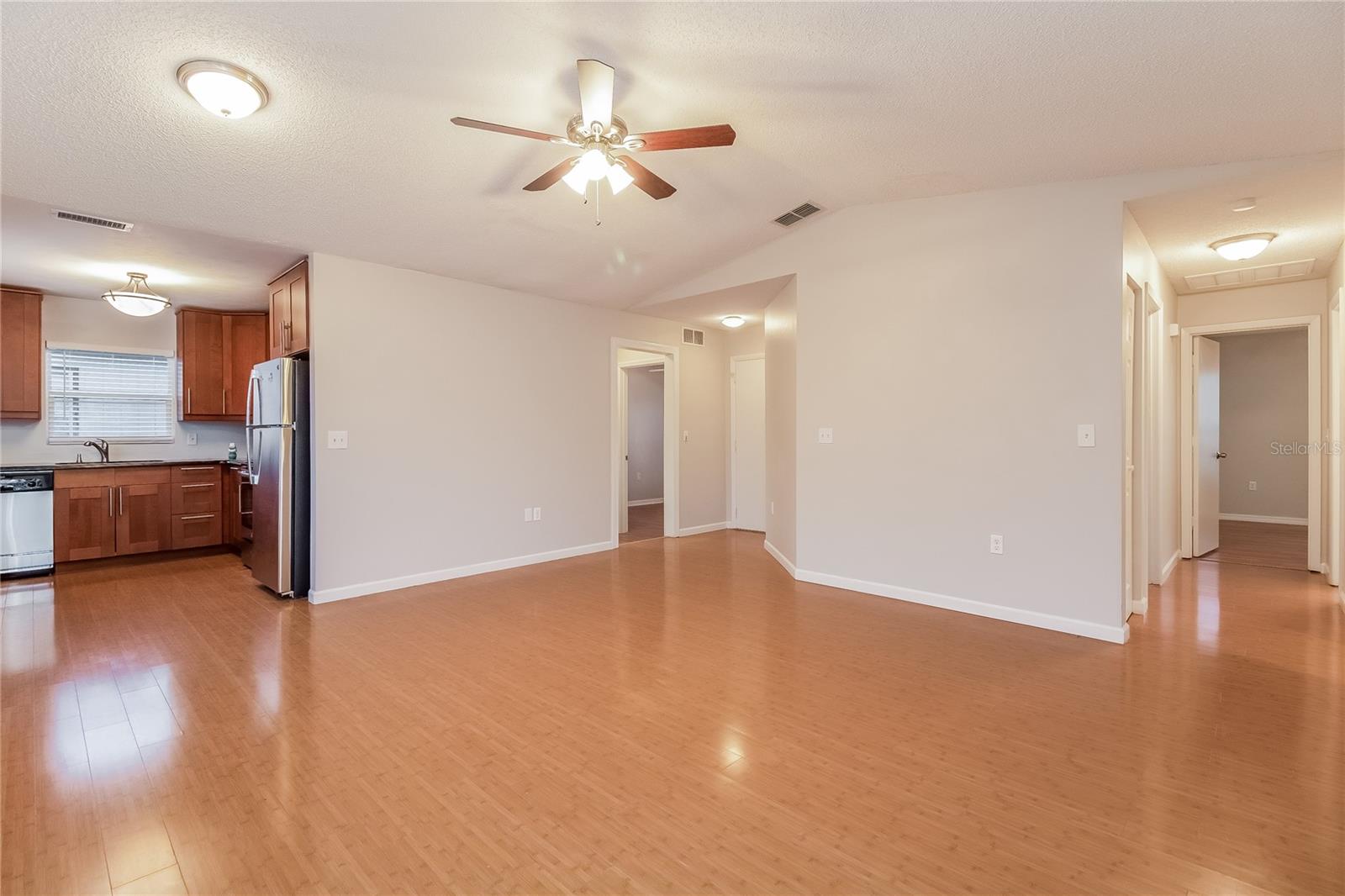 LAKEVIEW VILLAGE SEC L UNI - Residential Lease