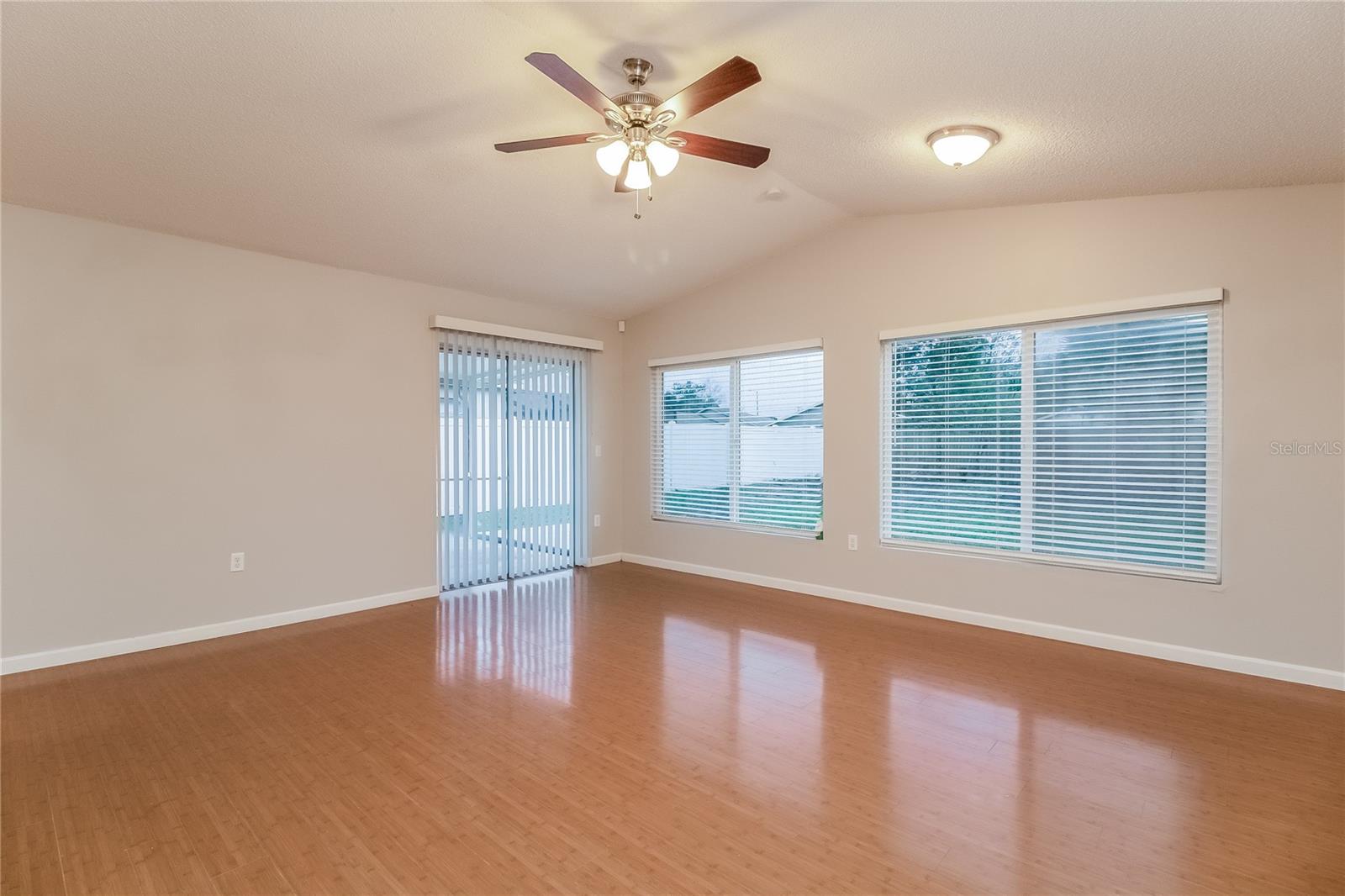 LAKEVIEW VILLAGE SEC L UNI - Residential Lease